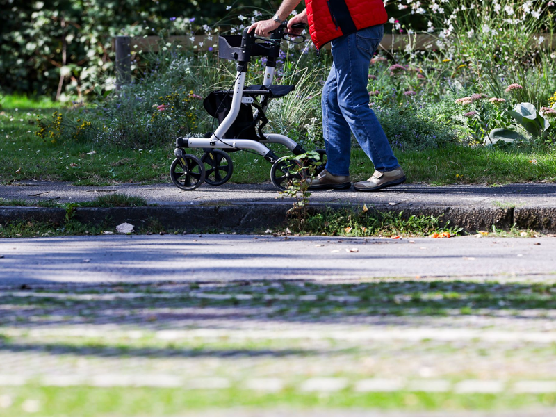 Die Zahl der Todesfälle aufgrund von Alzheimer hat sich binnen 20 Jahren fast verdoppelt, wie aus einer Statistik des Statistischen Bundesamts hervorgeht (Symolbild). - Foto: Christoph Reichwein/dpa