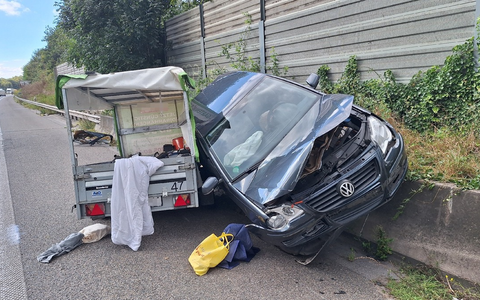 POL-DEL: Autobahnpolizei Ahlhorn: Verkehrsunfall mit einer leicht verletzten Person auf der Autobahn 28 in Delmenhorst +++ Erhebliche Verkehrsbehinderungen - Foto: presseportal.de