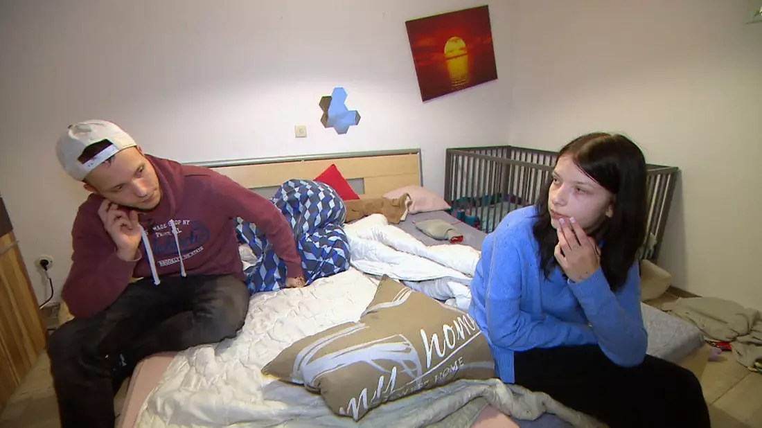 Armes Deutschland - Stempeln oder abrackern?: Ein neues Boxspringbett für Mike und Angelique - Bild: presseportal.de