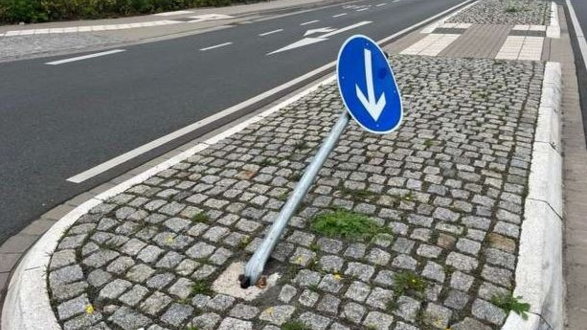 POL-EL: Haselünne - Verkehrszeichen umgefahren - Zeugen gesucht - Foto: presseportal.de