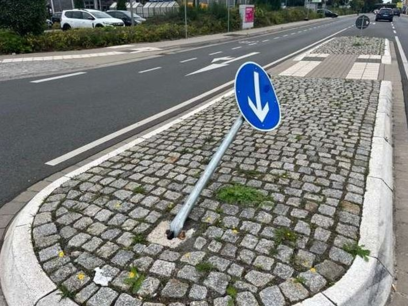 POL-EL: Haselünne - Verkehrszeichen umgefahren - Zeugen gesucht - Foto: presseportal.de