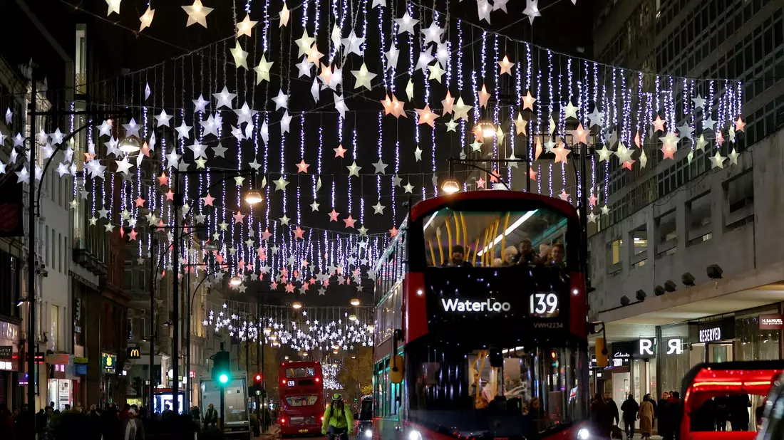 Die Oxford Street ist eine der bekanntesten Straßen des Landes. (Archivbild) - Bild: Li Ying/XinHua/dpa