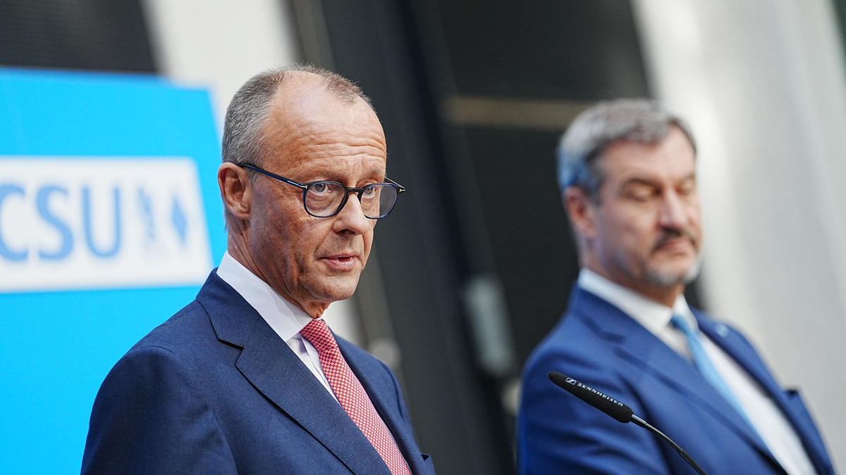 Die Parteivorsitzenden Friedrich Merz und Markus Söder sprachen am Dienstag in Berlin über die K-Frage. - Foto: Kay Nietfeld/dpa