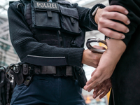 Bundespolizeidirektion München: Bundespolizei am Flughafen München vollstreckt drei Haftbefehle - Foto: presseportal.de