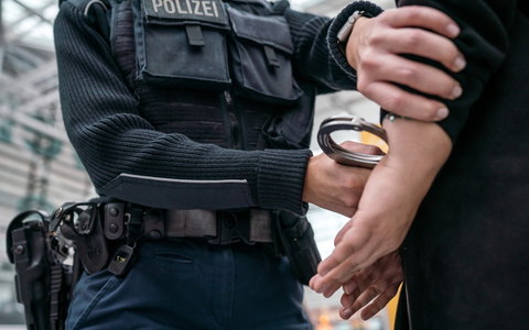 Bundespolizeidirektion München: Bundespolizei am Flughafen München vollstreckt drei Haftbefehle - Foto: presseportal.de