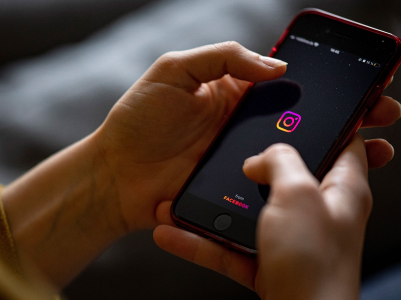 Bis zum Alter von 16 Jahren werden junge Nutzer die Einschränkungen nicht ohne Zustimmung der Eltern aufheben können. (Archivbild) - Foto: Fabian Sommer/dpa/dpa-tmn