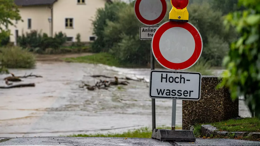 In Bayern hat der Dauerregen nachgelassen. - Bild: Armin Weigel/dpa