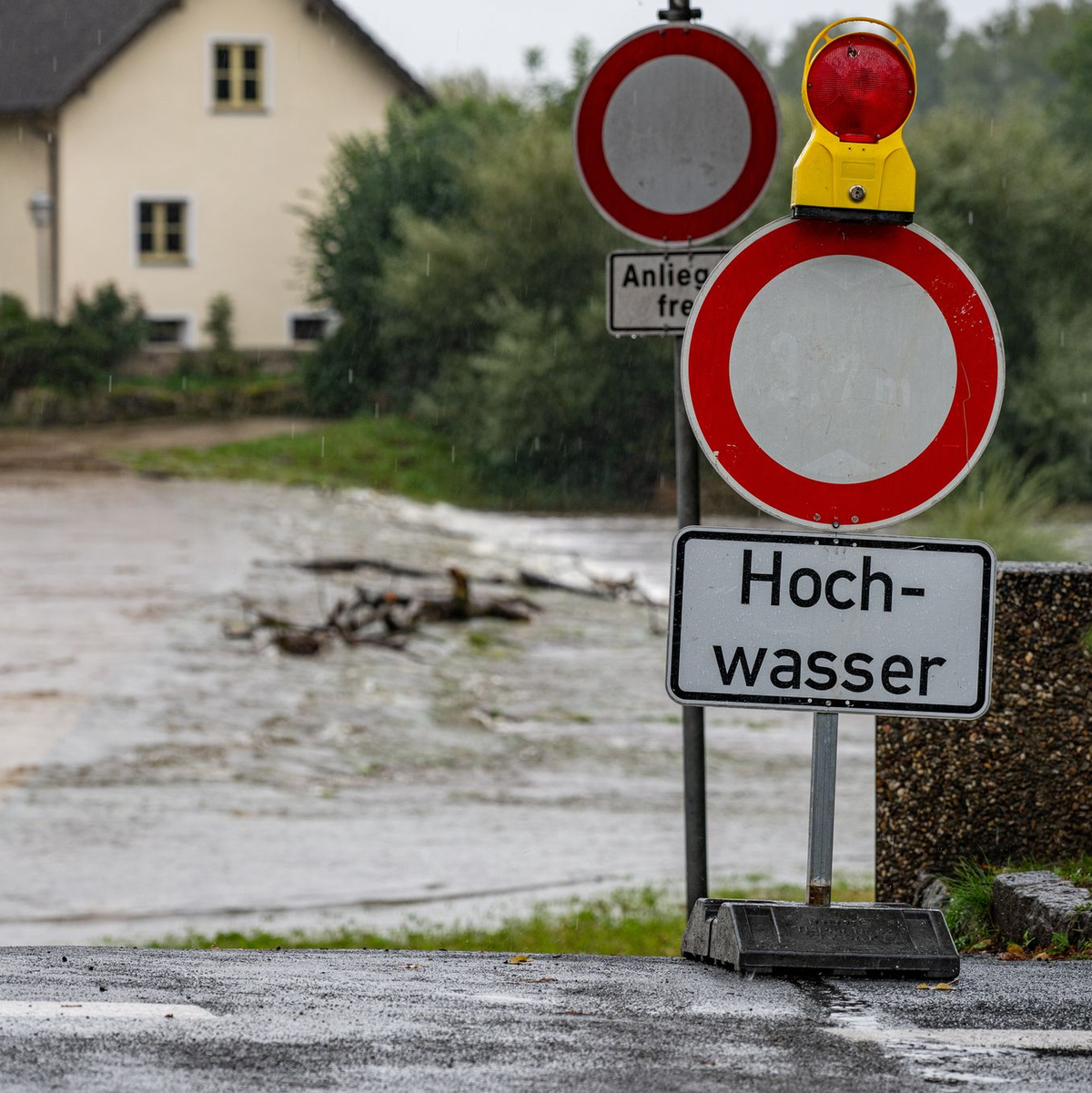 In Bayern hat der Dauerregen nachgelassen. - Foto: Armin Weigel/dpa