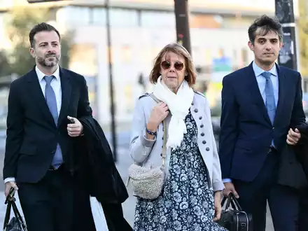 Das Opfer in dem aufsehenerregenden Missbrauchsprozess in Avignon will, dass die Verhandlung öffentlich stattfindet. - Foto: Christophe Simon/AFP/dpa