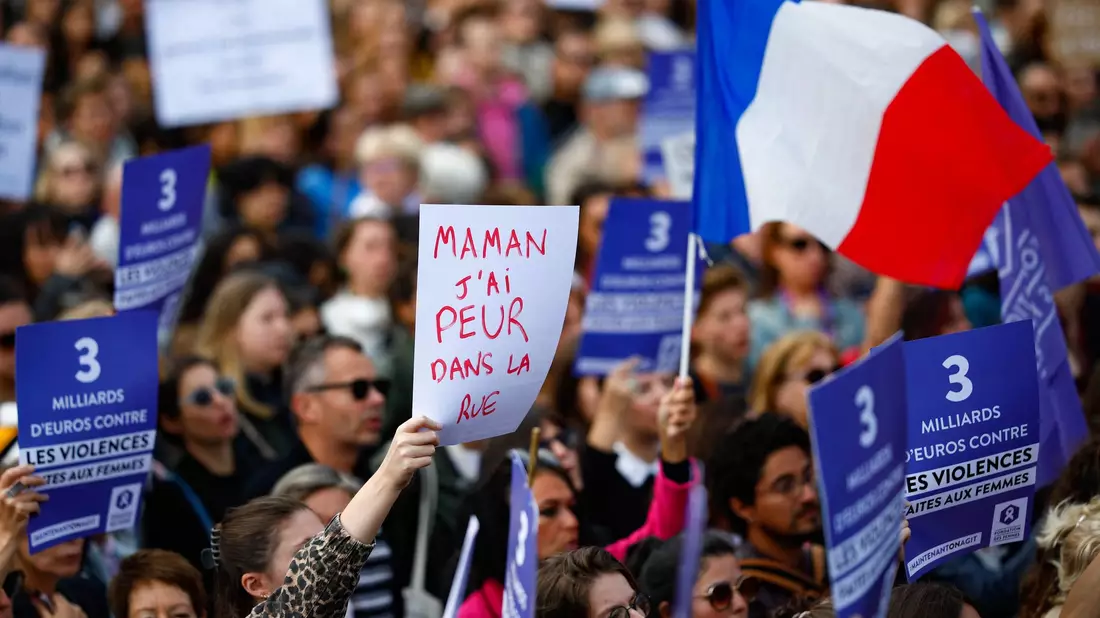 Tausende Menschen haben in Frankreich gegen sexuelle Gewalt gegen Frauen demonstriert. - Bild: Ian Langsdon/AFP/dpa