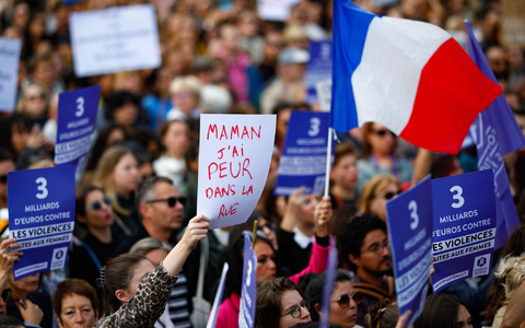 Tausende Menschen haben in Frankreich gegen sexuelle Gewalt gegen Frauen demonstriert. - Foto: Ian Langsdon/AFP/dpa