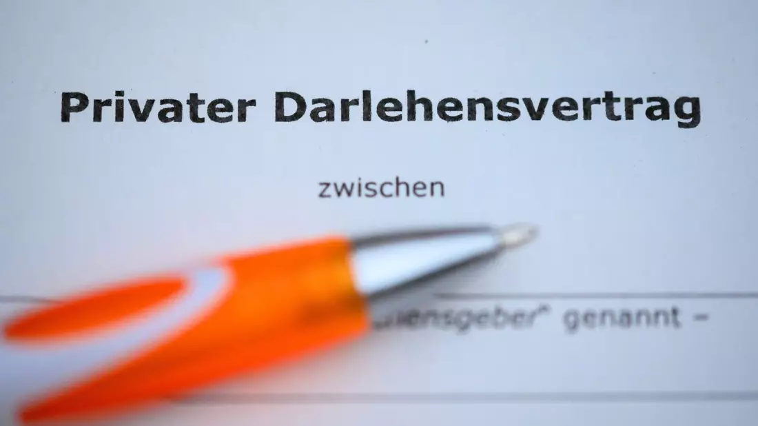 Darlehensverträge auf offener Bühne im Internet?   - Bild: Jonas Walzberg/dpa