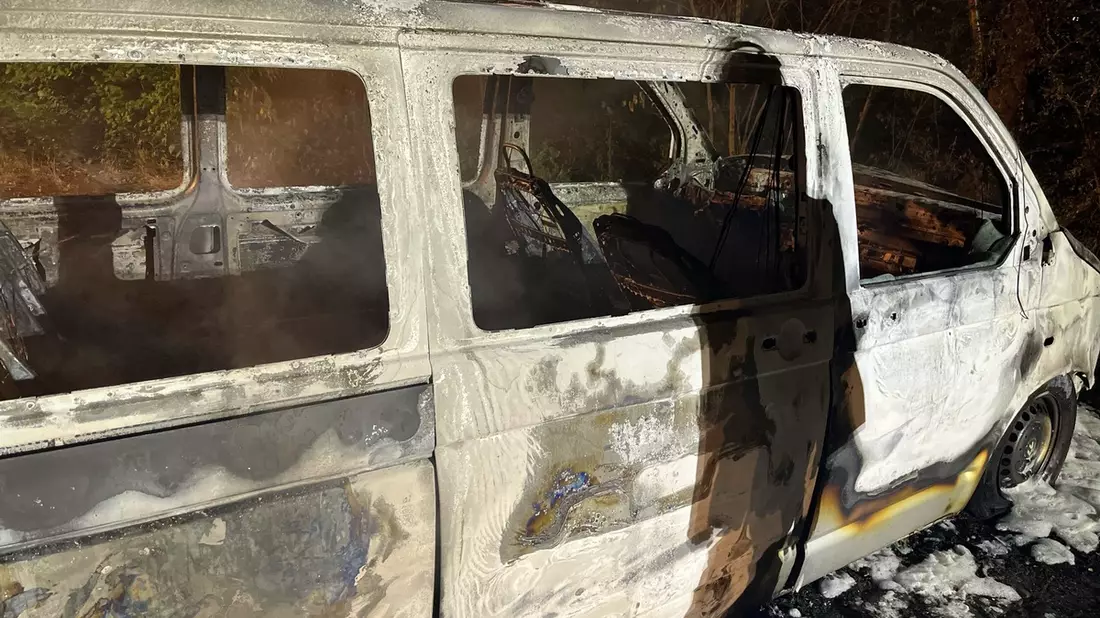 POL-DU: Rumeln-Kaldenhausen: Transporter in Brand gesetzt - Zeugen gesucht - Bild: presseportal.de