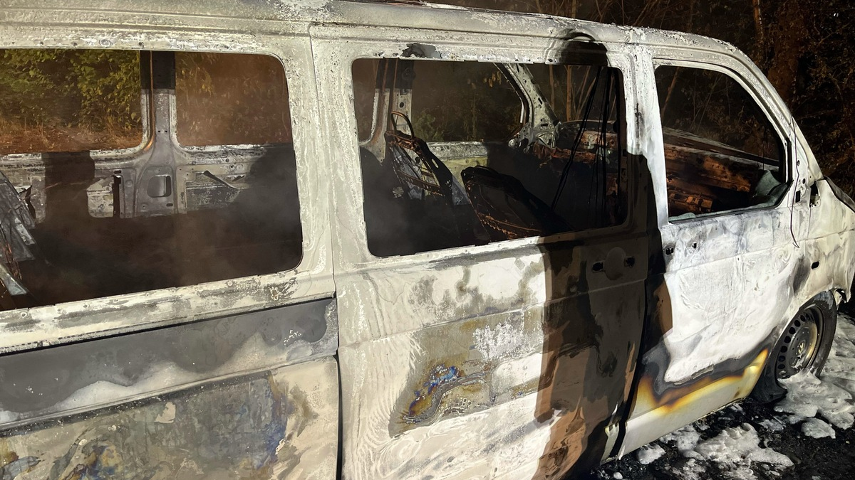 POL-DU: Rumeln-Kaldenhausen: Transporter in Brand gesetzt - Zeugen gesucht - Foto: presseportal.de