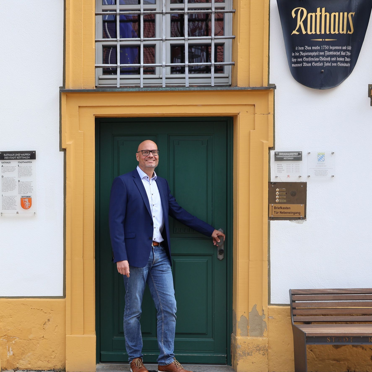 Stand zwar nicht auf dem Wahlzettel, aber wurde gewählt: Bürgermeister Romstöck. - Foto: D. Mitnacht/Stadt Röttingen/dpa