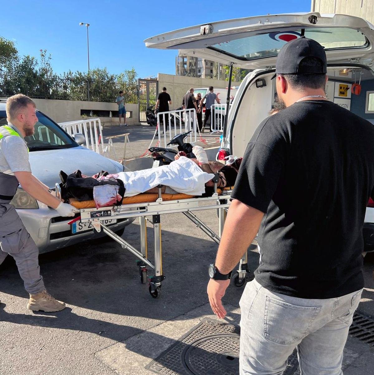 Wer oder was die Explosionen verursachte, ist noch unklar - der Verdacht fällt auf Israel.  - Foto: Hussein Malla/AP/dpa