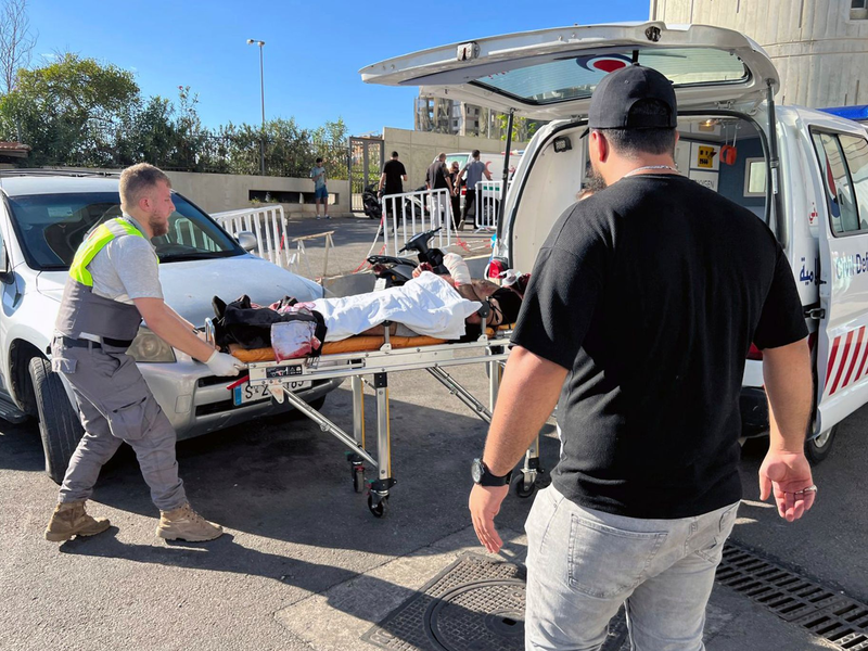 Nach den Explosionen schickt der Iran Rettungsteams in den Libanon. (Symbolbild) - Foto: Hussein Malla/AP/dpa