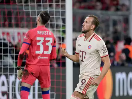 Oft durften die Bayern beim klaren Sieg jubeln. - Foto: Peter Kneffel/dpa