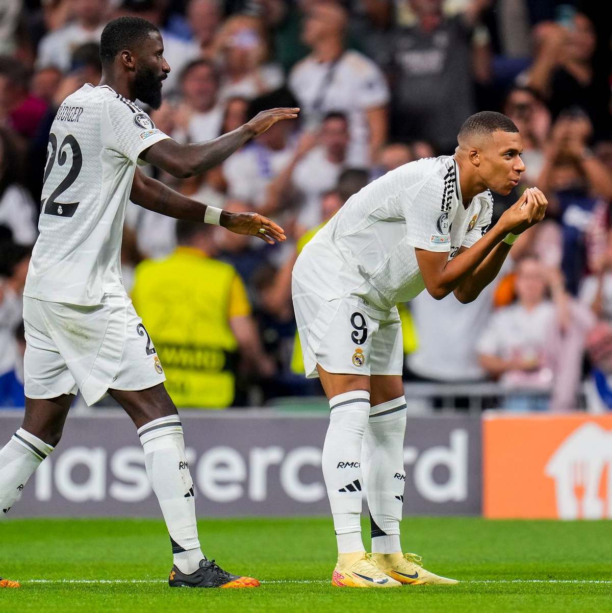 Kylian Mbappé trifft bei seinem Debüt für Real Madrid in der Königsklasse. - Foto: Manu Fernandez/AP/dpa