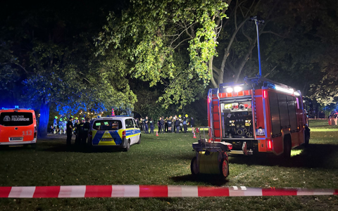 Die Feuerwehr rückte mit einem Großaufgebot an. - Foto: Dominik Totaro/dpa