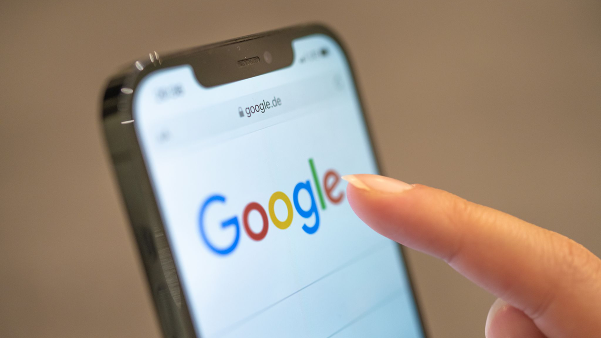 Hunderte Suchergebnisse zu den privaten Aufnahmen hat Google bereits gelöscht. (Symbolbild) - Foto: Mohssen Assanimoghaddam/dpa