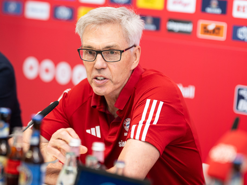 Gordon Herbert geht mit den Bayern-Basketballern als Favorit in die neue Saison. - Foto: Lukas Barth/dpa