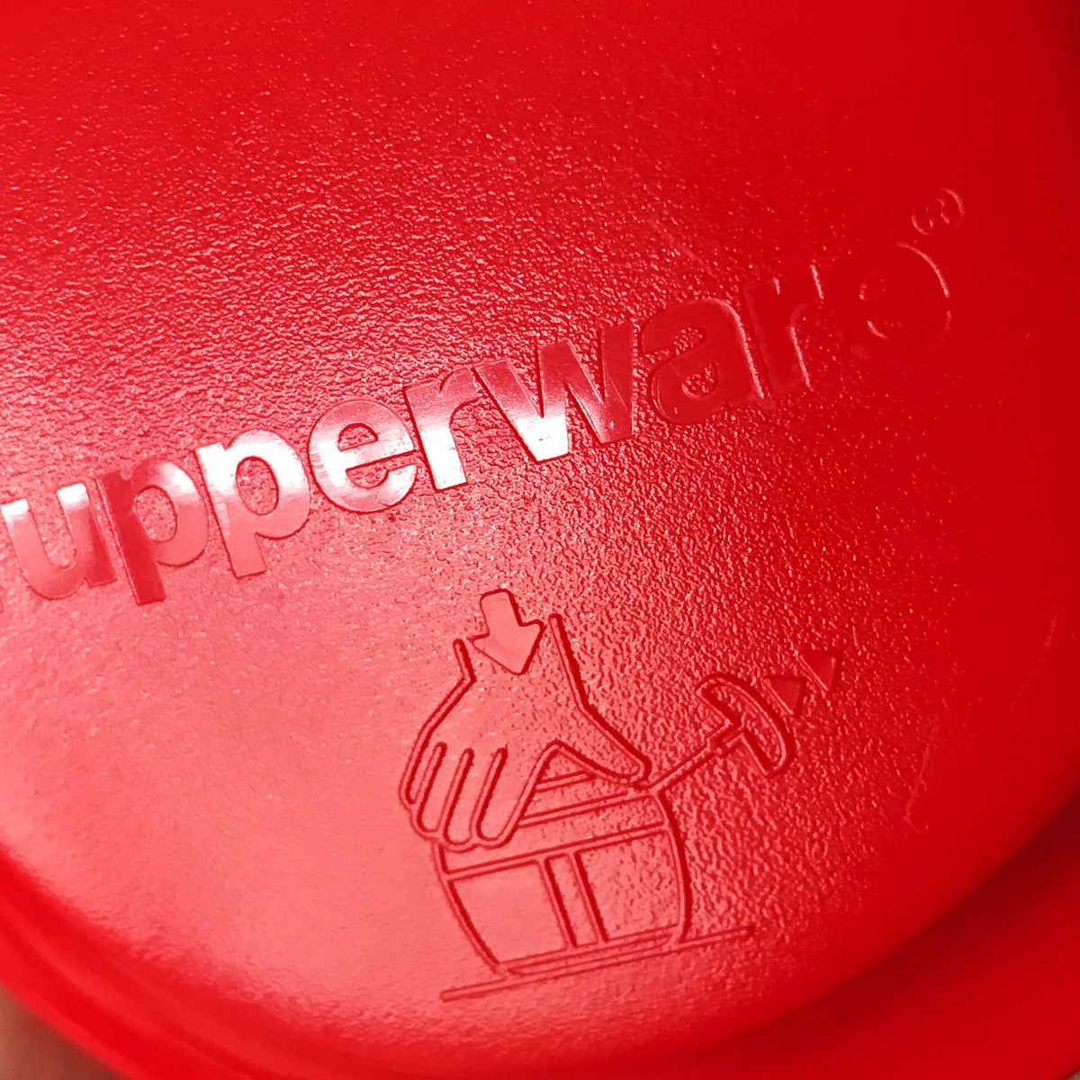 Tupperware ist pleite. - Foto: Boris Roessler/dpa