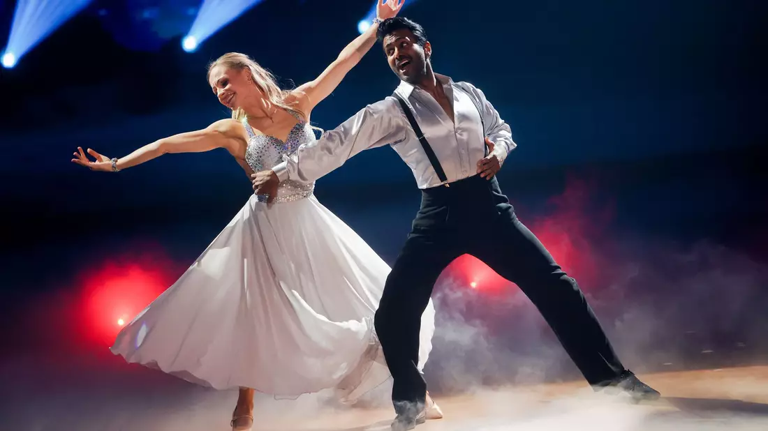 Plötzlich kennt ihn ein Millionenpublikum: Kattilathu tanzte bei «Let's Dance» mit. - Bild: Rolf Vennenbernd/dpa