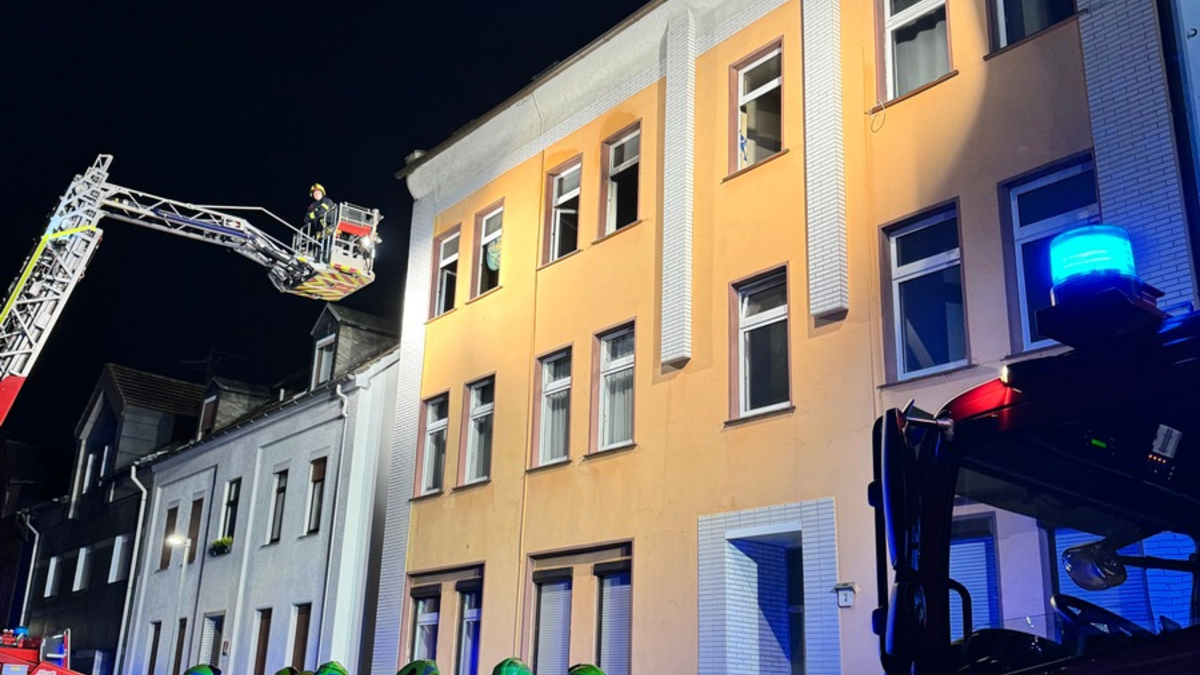 FW-GE: Feuerwehreinsatz in Gelsenkirchen-Schalke - Zwei Menschen sterben bei Wohnungsbrand - Foto: presseportal.de