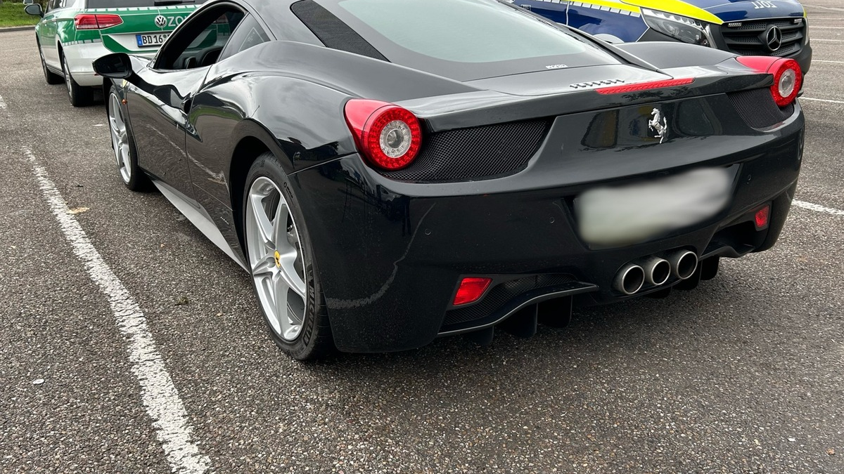 HZA-HN: Schwarzer Sportwagen vom Zoll gestoppt - Foto: presseportal.de