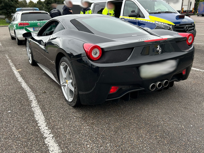 HZA-HN: Schwarzer Sportwagen vom Zoll gestoppt - Foto: presseportal.de