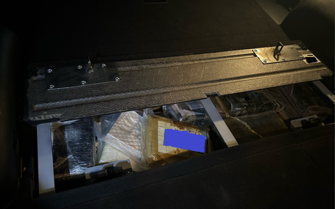 HZA-HB: Zoll verhindert erneut Drogenschmuggel am Bremer Kreuz / Kurierfahrer hatte über 30 kg Kokain und andere Drogen im Fahrzeug versteckt - Foto: presseportal.de