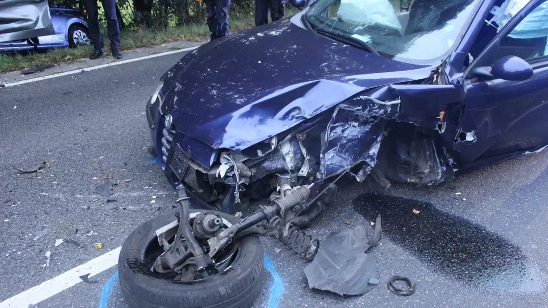 POL-RBK: Odenthal - Fahrer schläft am Steuer ein - zwei Schwerverletzte und hoher Sachschaden - Bild: presseportal.de