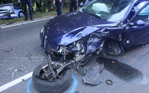 POL-RBK: Odenthal - Fahrer schläft am Steuer ein - zwei Schwerverletzte und hoher Sachschaden - Foto: presseportal.de