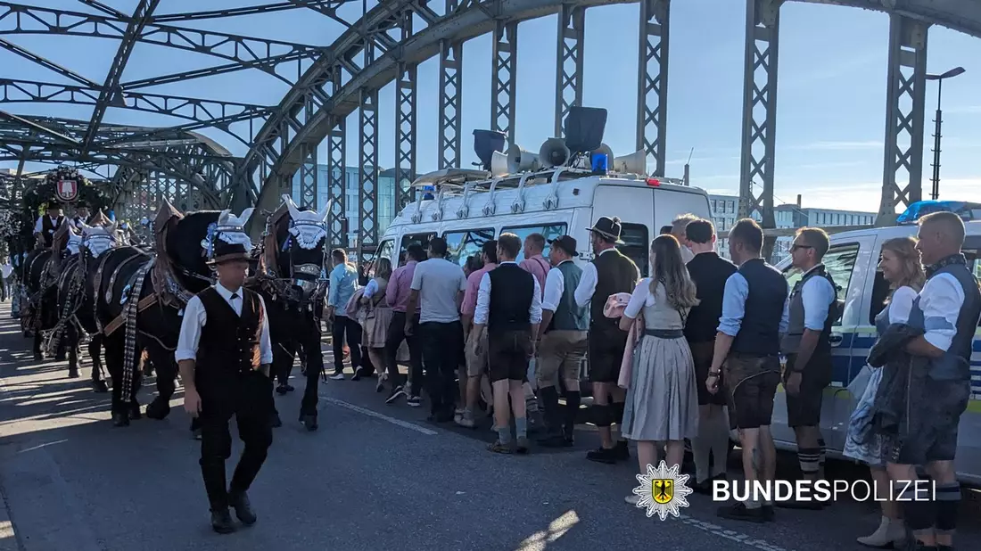 Bundespolizeidirektion München: Bundespolizei: Gut gerüstet für d'Wiesn / Für eine sichere An- und Abreise - Bild: presseportal.de