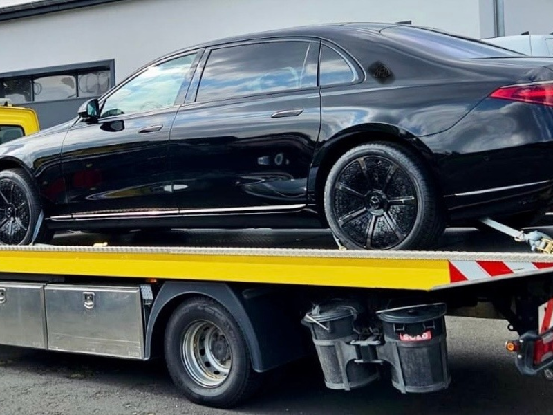 ZOLL-E: Staatsanwaltschaft Würzburg und Zollfahndung Essen - Haftbefehl wegen Embargoverstoss mit Luxusautos - Foto: presseportal.de