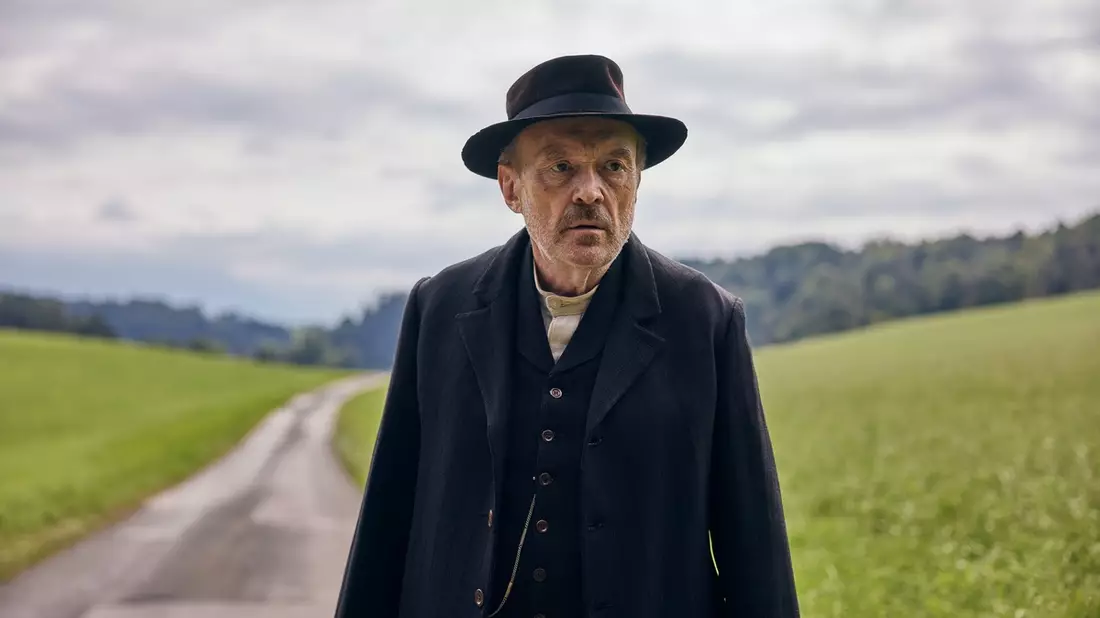 Dreharbeiten zur ZDF-Koproduktion Unruhe um einen Friedfertigen / Matti Geschonneck inszeniert zweiteiligen Fernsehfilm mit Josef Hader - Bild: presseportal.de