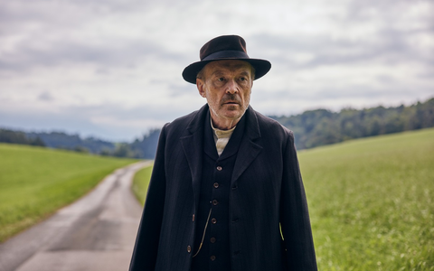 Dreharbeiten zur ZDF-Koproduktion Unruhe um einen Friedfertigen / Matti Geschonneck inszeniert zweiteiligen Fernsehfilm mit Josef Hader - Foto: presseportal.de Dreharbeiten zur ZDF-Koproduktion Unruhe um einen Friedfertigen / Matti Geschonneck inszeniert zweiteiligen Fernsehfilm mit Josef Hader - Foto: presseportal.de