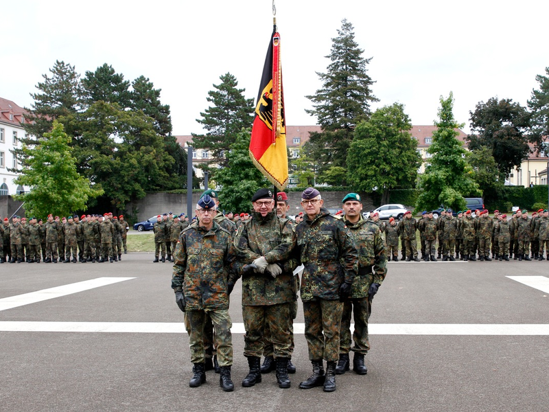 Feierliche Übergabe des Kommandos über das Landeskommando Baden-Württemberg - Foto: presseportal.de