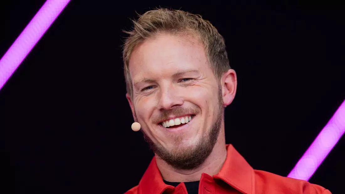 Bundestrainer Julian Nagelsmann schaut auch auf die Wirtschaft. - Bild: Rolf Vennenbernd/dpa