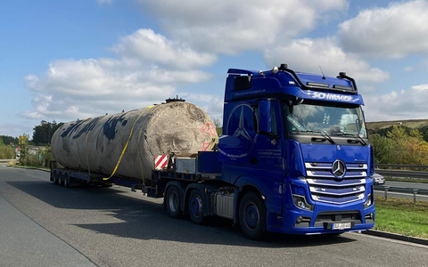 POL-LDK: + Verkehrsdienst stoppt Schwertransport + Diebstahl aus Kleidercontainer + Folie an 250 Heuballen zerschnitten + Einbruch in Imbiss + Leichtkraftrad angefahren - Zeugen gesucht + - Foto: presseportal.de