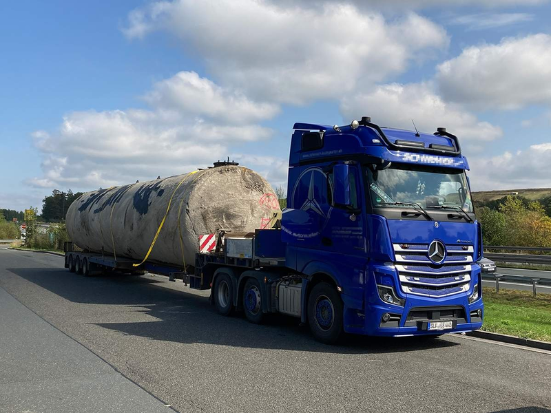 POL-LDK: + Verkehrsdienst stoppt Schwertransport + Diebstahl aus Kleidercontainer + Folie an 250 Heuballen zerschnitten + Einbruch in Imbiss + Leichtkraftrad angefahren - Zeugen gesucht + - Foto: presseportal.de