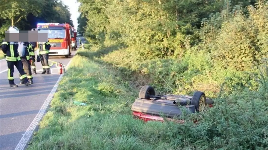 POL-VIE: Schwalmtal-Waldniel: Straßensperrung nach Alleinunfall - Autofahrerin schwer verletzt. - Bild: presseportal.de