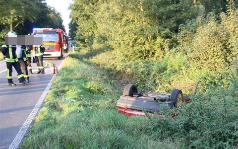 POL-VIE: Schwalmtal-Waldniel: Straßensperrung nach Alleinunfall - Autofahrerin schwer verletzt. - Foto: presseportal.de