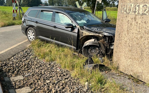 POL-COE: Dülmen, Dernekamp/ Auto und Zug kollidieren - Foto: presseportal.de
