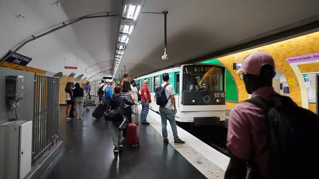 Die Verkehrsbetriebe im Großraum Paris lichten den Tarifdschungel radikal: Während Vorortbewohner weniger zahlen müssen, wird es für Touristen mitunter teurer. (Archivbild) - Bild: Marcus Brandt/dpa