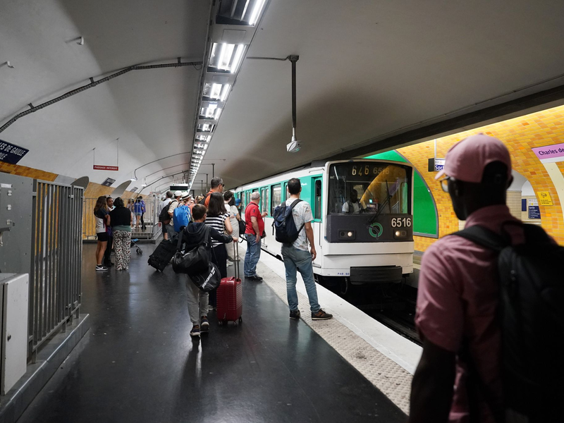 Die Verkehrsbetriebe im Großraum Paris lichten den Tarifdschungel radikal: Während Vorortbewohner weniger zahlen müssen, wird es für Touristen mitunter teurer. (Archivbild) - Foto: Marcus Brandt/dpa