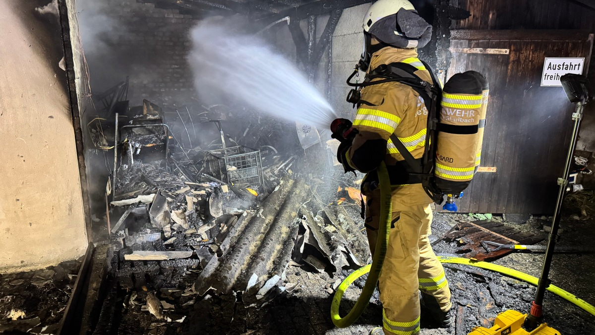 FW-GL: Schuppenbrand in der Stadtmitte von Bergisch Gladbach - Foto: presseportal.de