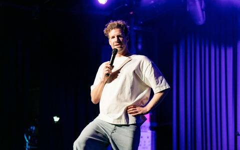 «Ich mag unkorrekte Witze», sagt Mockridge. - Foto: Michael Baumgartner/Kito/dpa