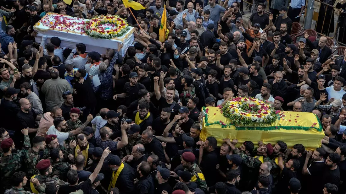 Bei den Explosionen im Libanon wurden Dutzende Menschen getötet und Tausende verletzt. - Bild: Bilal Hussein/AP